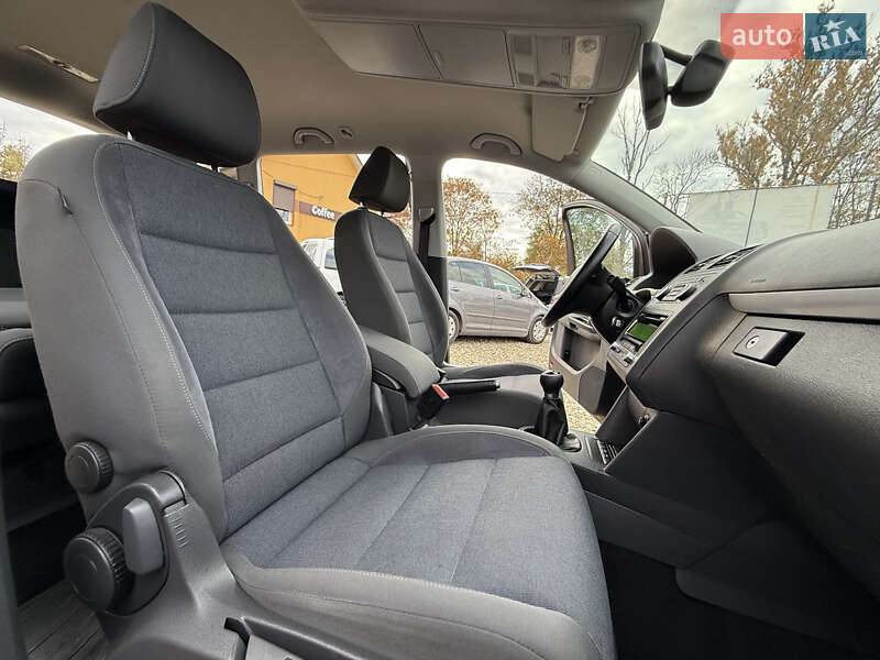 Минивэн Volkswagen Touran 2011 в Коломые