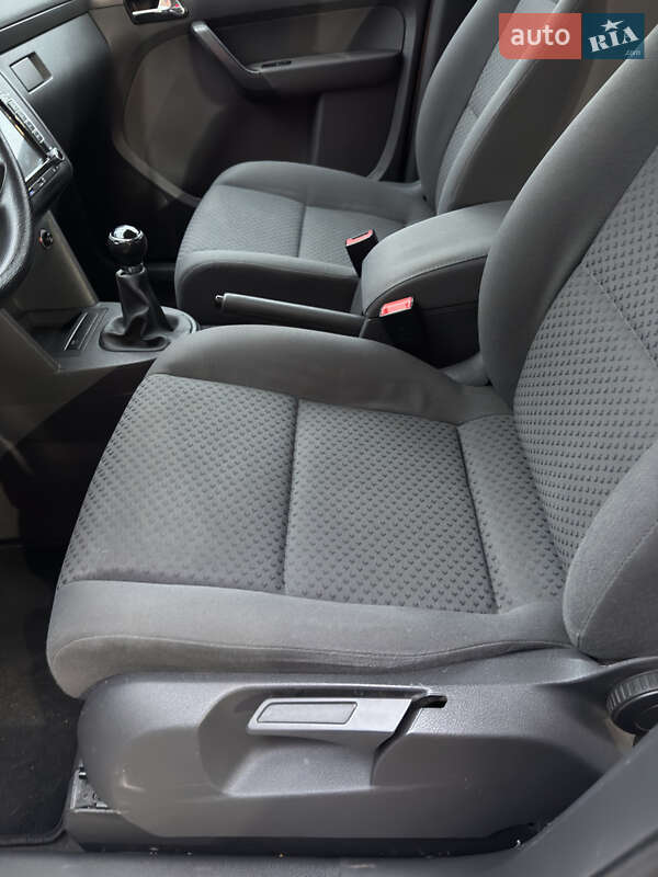 Мінівен Volkswagen Touran 2005 в Охтирці фото 10 Мінівен Volkswagen Touran 2005 в Охтирці