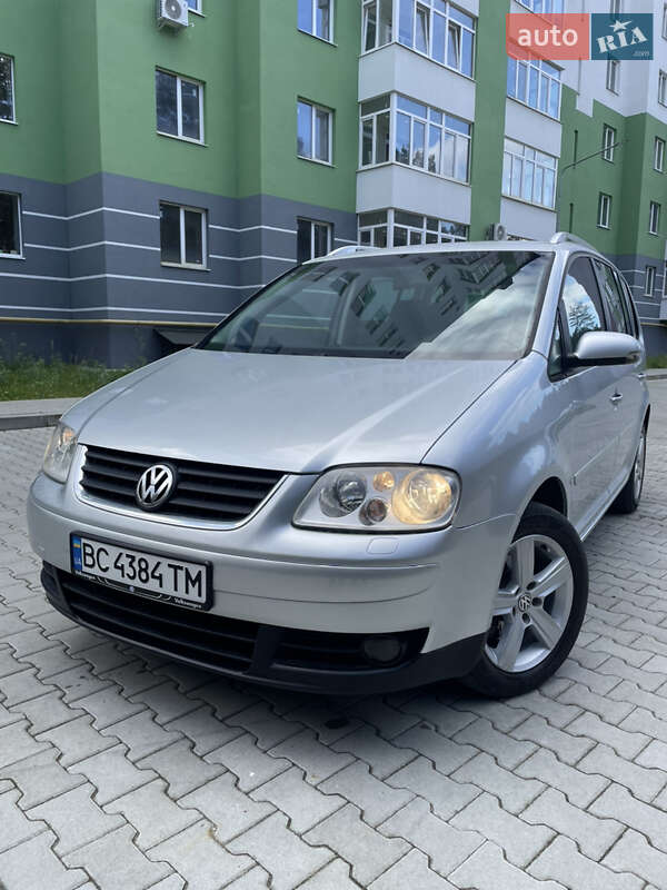 Минивэн Volkswagen Touran 2006 в Новояворовске
