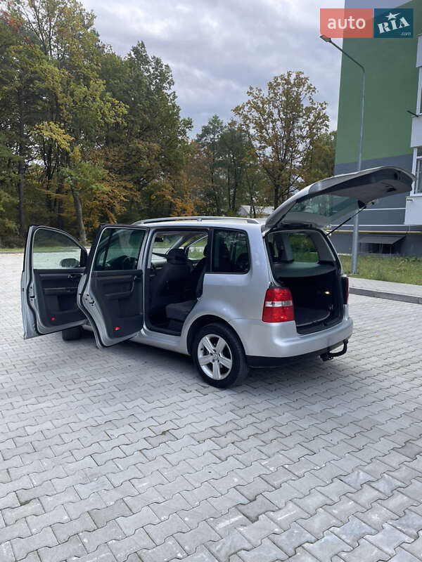 Минивэн Volkswagen Touran 2006 в Новояворовске