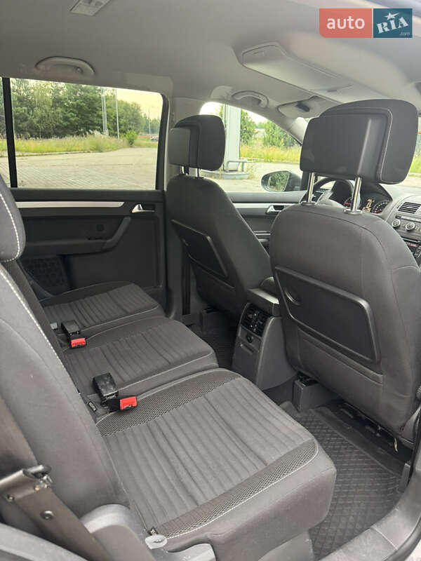 Мінівен Volkswagen Touran 2014 в Львові фото 27 Мінівен Volkswagen Touran 2014 в Львові