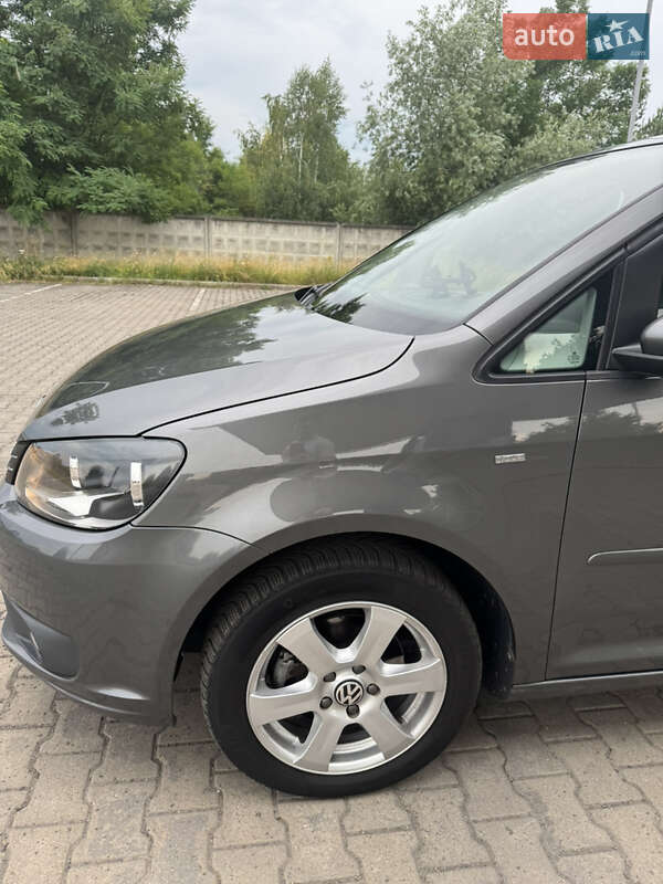 Мінівен Volkswagen Touran 2014 в Львові фото 43 Мінівен Volkswagen Touran 2014 в Львові