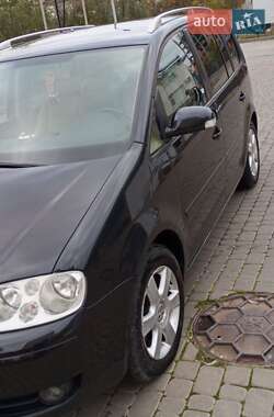 Минивэн Volkswagen Touran 2004 в  фото 5 Минивэн Volkswagen Touran 2004 в