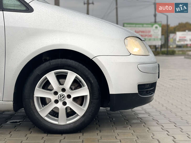 Минивэн Volkswagen Touran 2003 в Хусте