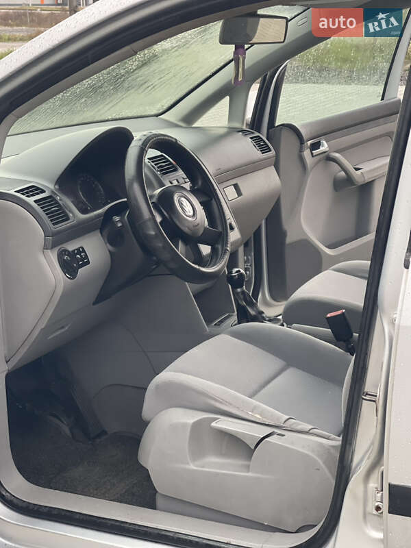 Минивэн Volkswagen Touran 2003 в Хусте