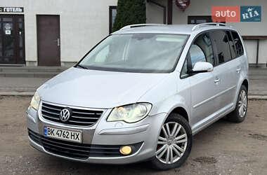Минивэн Volkswagen Touran 2007 в Сарнах