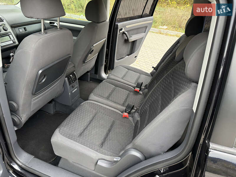 Минивэн Volkswagen Touran 2008 в Могилев-Подольске фото 35 Минивэн Volkswagen Touran 2008 в Могилев-Подольске