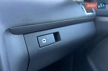 Минивэн Volkswagen Touran 2012 в 