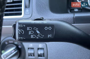 Минивэн Volkswagen Touran 2012 в 