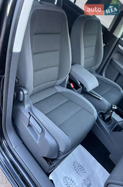 Минивэн Volkswagen Touran 2012 в 