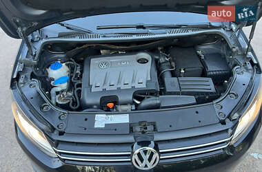 Минивэн Volkswagen Touran 2012 в 