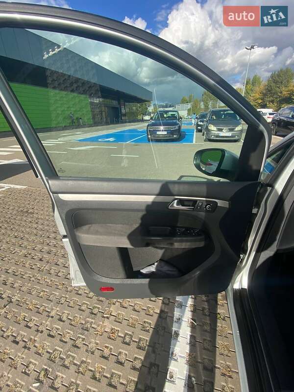 Минивэн Volkswagen Touran 2011 в Киеве фото 12 Минивэн Volkswagen Touran 2011 в Киеве