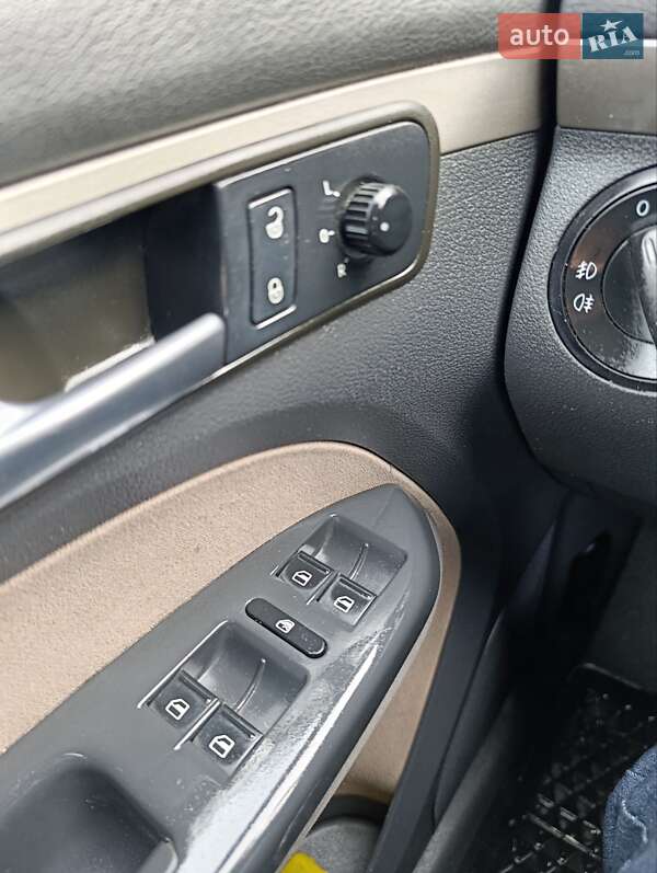 Минивэн Volkswagen Touran 2008 в Луцке фото 28 Минивэн Volkswagen Touran 2008 в Луцке
