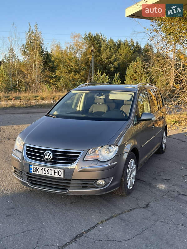 Минивэн Volkswagen Touran 2008 в Сарнах