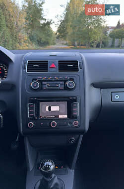 Минивэн Volkswagen Touran 2012 в 