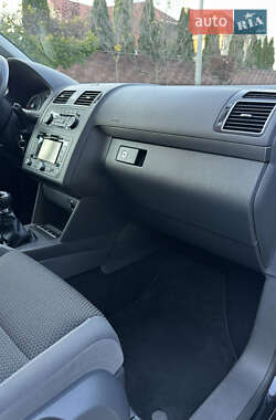 Минивэн Volkswagen Touran 2012 в 