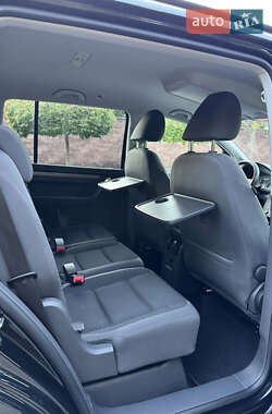 Минивэн Volkswagen Touran 2012 в 