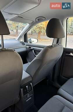 Минивэн Volkswagen Touran 2011 в 