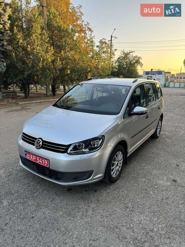 Минивэн Volkswagen Touran 2011 в 