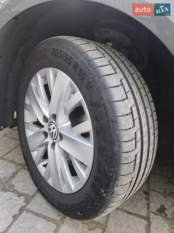Мінівен Volkswagen Touran 2014 в Львові фото 34 Мінівен Volkswagen Touran 2014 в Львові