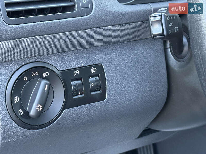 Мінівен Volkswagen Touran 2006 в Дрогобичі