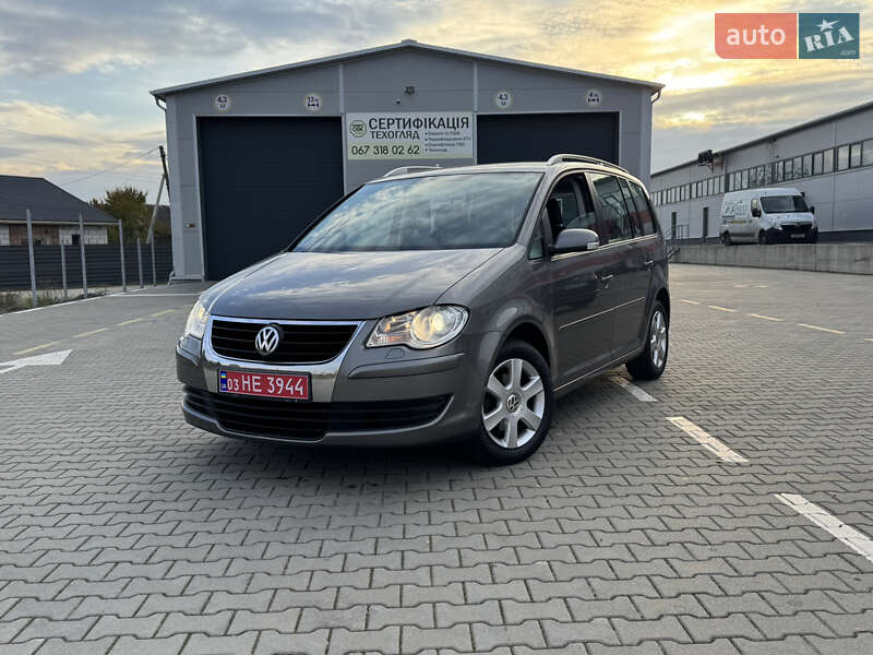 Минивэн Volkswagen Touran 2007 в Нововолынске