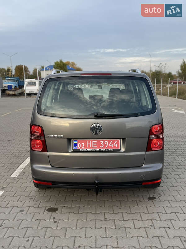 Минивэн Volkswagen Touran 2007 в Нововолынске