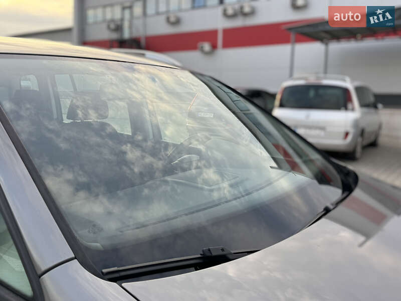 Минивэн Volkswagen Touran 2007 в Нововолынске