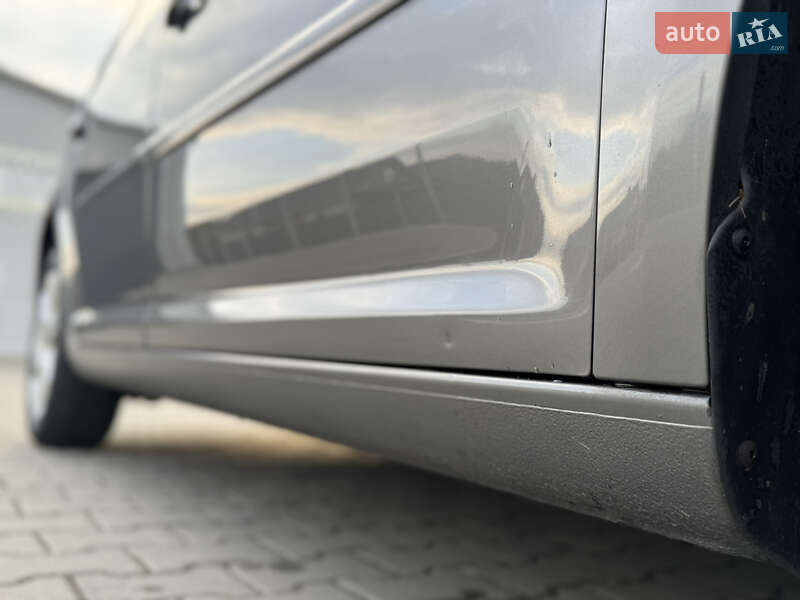 Минивэн Volkswagen Touran 2007 в Нововолынске