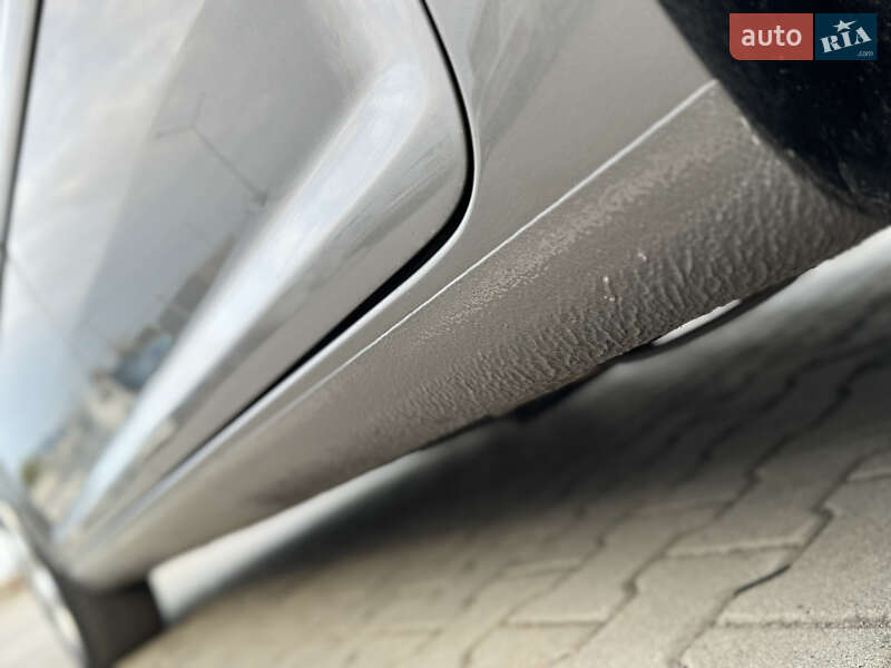 Минивэн Volkswagen Touran 2007 в Нововолынске