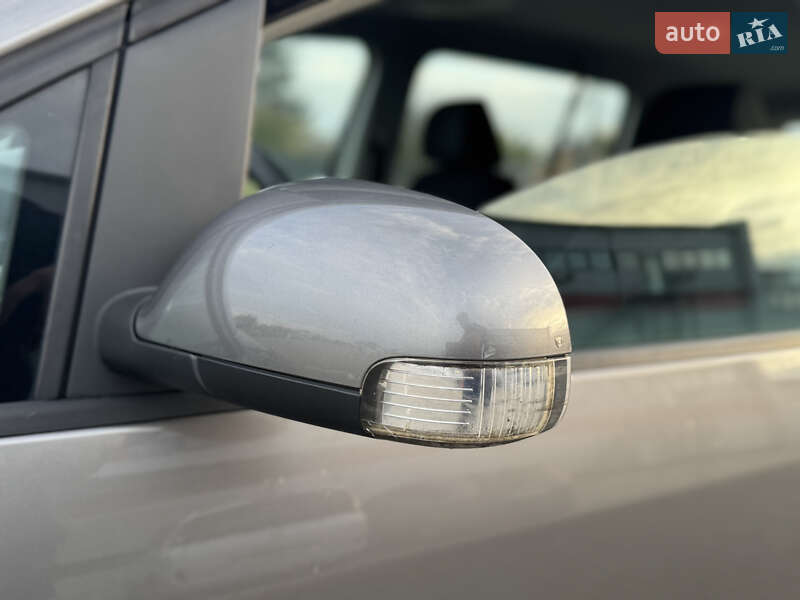 Минивэн Volkswagen Touran 2007 в Нововолынске