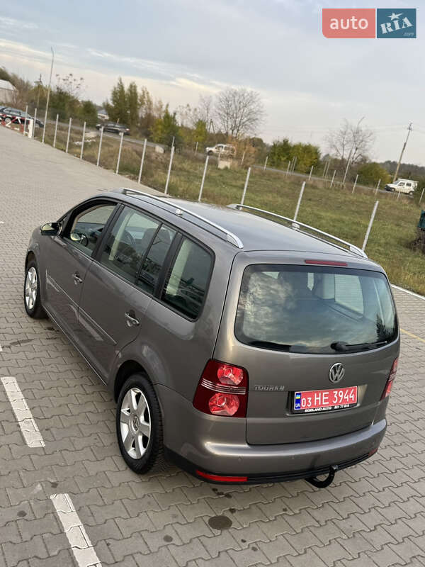 Минивэн Volkswagen Touran 2007 в Нововолынске
