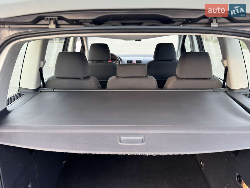 Минивэн Volkswagen Touran 2007 в Нововолынске