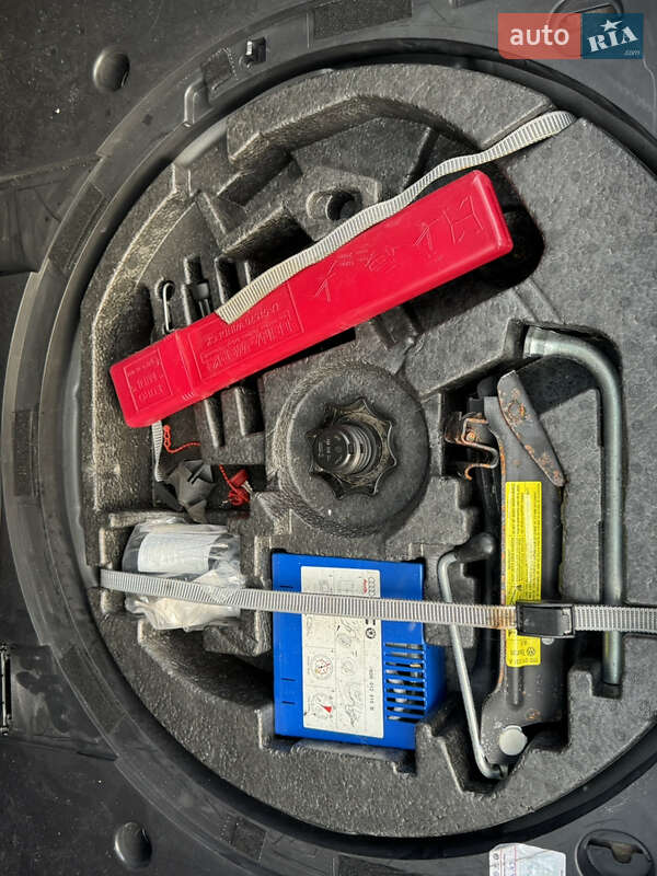 Минивэн Volkswagen Touran 2007 в Нововолынске