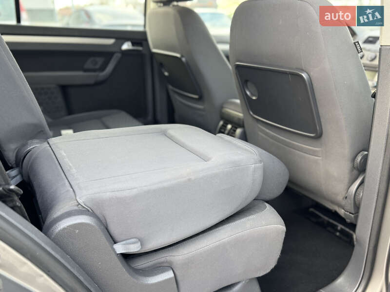 Минивэн Volkswagen Touran 2007 в Нововолынске