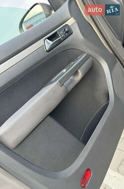 Минивэн Volkswagen Touran 2007 в 