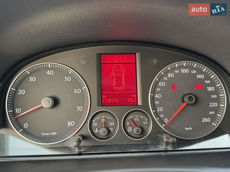 Минивэн Volkswagen Touran 2007 в Нововолынске