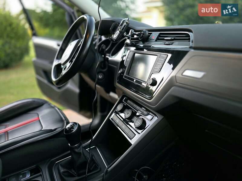 Мікровен Volkswagen Touran 2017 в Бориславі