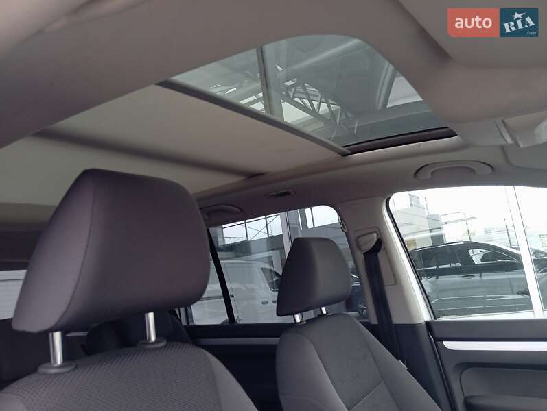 Минивэн Volkswagen Touran 2012 в Киеве фото 26 Минивэн Volkswagen Touran 2012 в Киеве