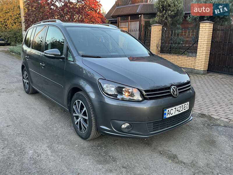 Мінівен Volkswagen Touran 2014 в Києві