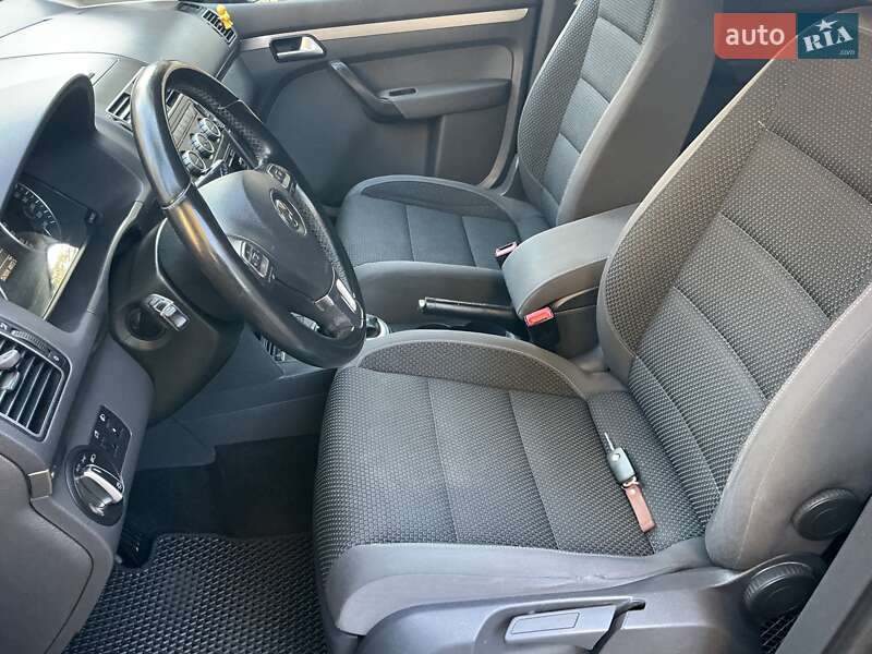 Мінівен Volkswagen Touran 2014 в Києві