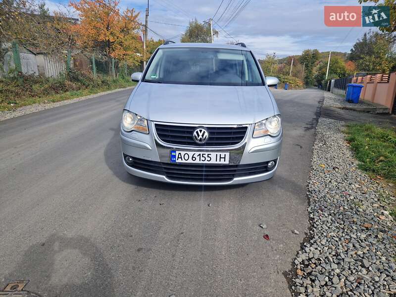 Минивэн Volkswagen Touran 2007 в Мукачево