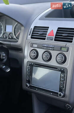 Минивэн Volkswagen Touran 2007 в 