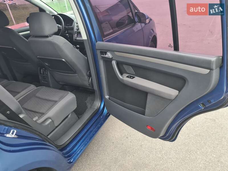 Минивэн Volkswagen Touran 2007 в Виннице