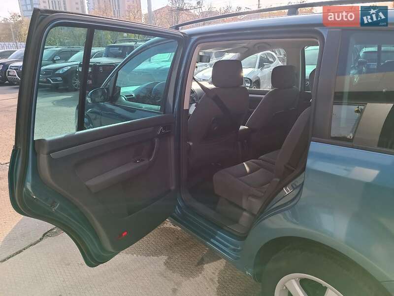 Мінівен Volkswagen Touran 2005 в Харкові