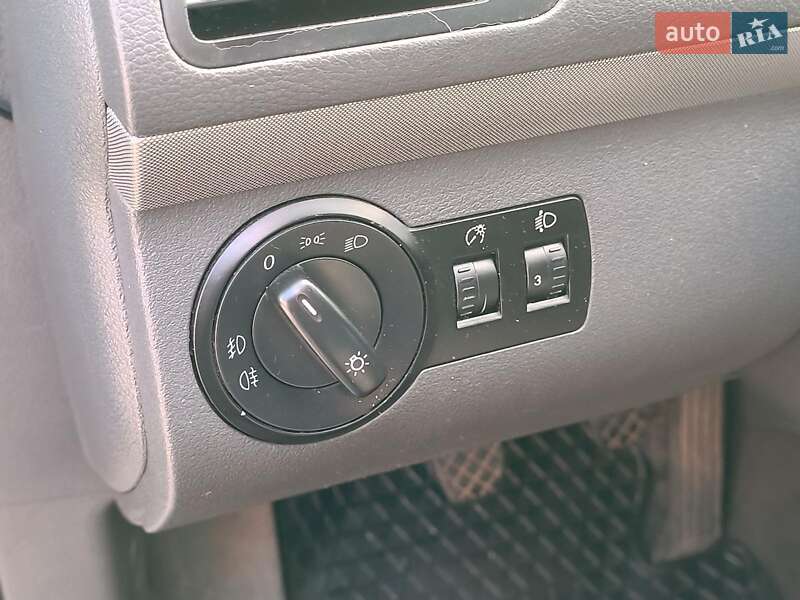 Мінівен Volkswagen Touran 2005 в Харкові