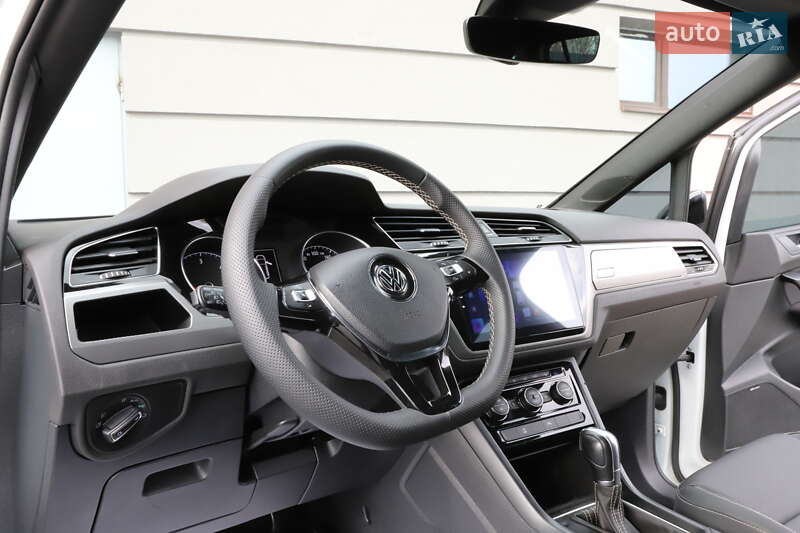 Микровэн Volkswagen Touran 2018 в Дрогобыче