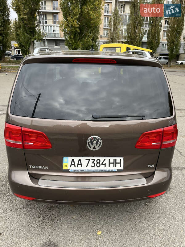 Минивэн Volkswagen Touran 2012 в Киеве