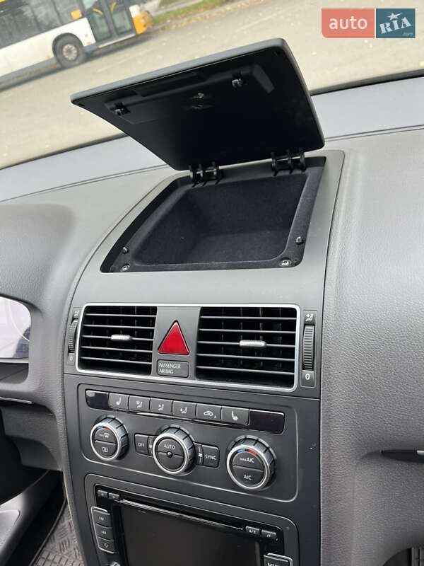 Минивэн Volkswagen Touran 2012 в Киеве