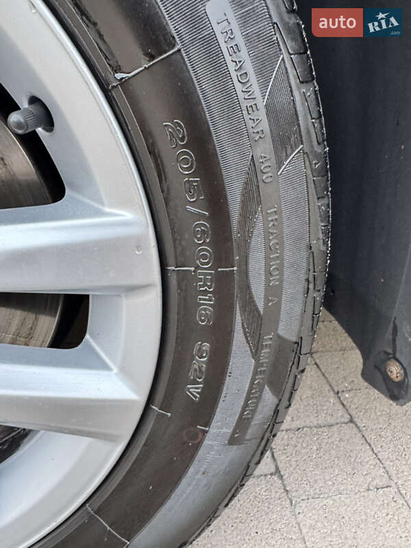 Микровэн Volkswagen Touran 2017 в Луцке фото 5 Микровэн Volkswagen Touran 2017 в Луцке